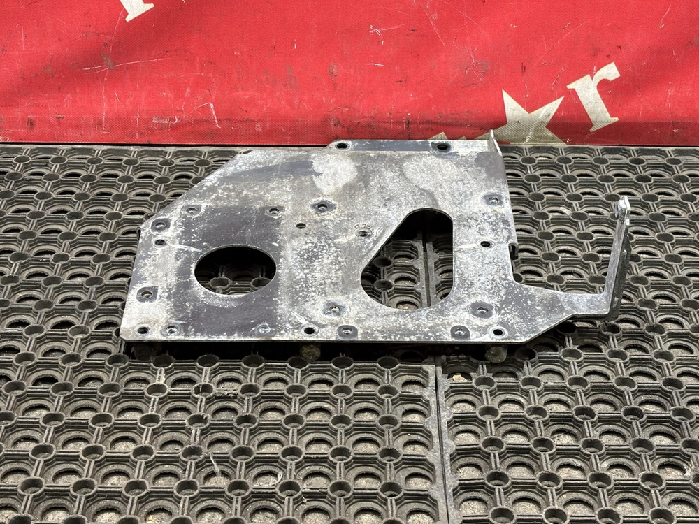 Кронштейн блоков управления двигателем 2021г.