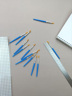 К107 Кисть короткая 2H, синтетика, тонкая (9,5 см, синяя)