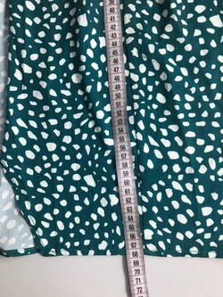 Юбка с разрезом, визуально на 42 размер