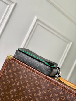 Louis Vuitton Trio Messenger