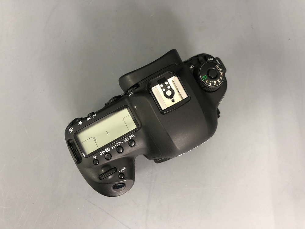 Canon EOS 5D Mark IV 230 кадров