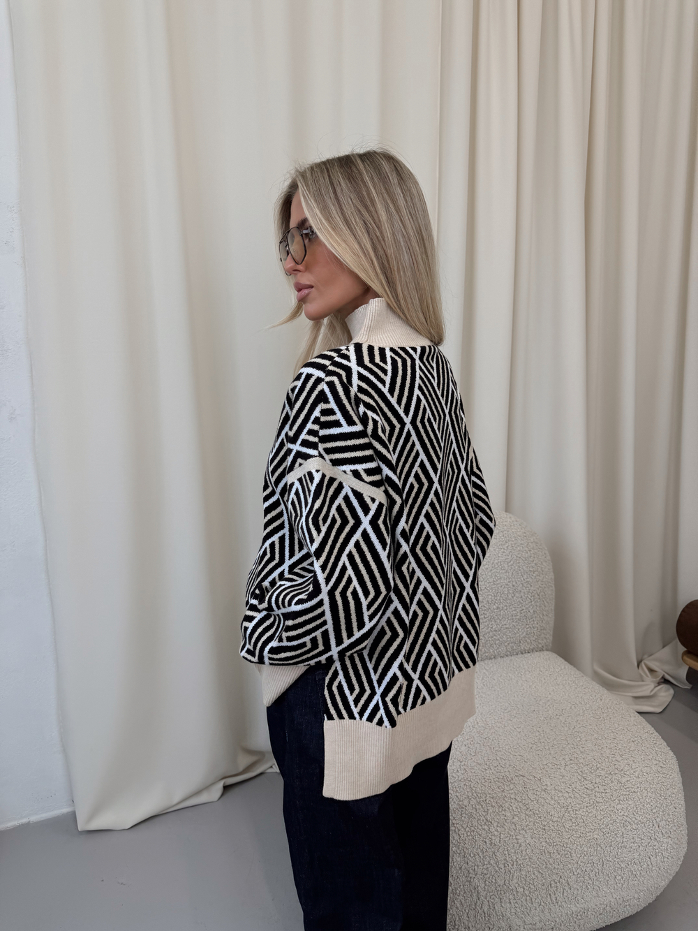 Свитер с боковыми с кашемиром