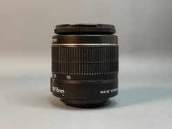 Canon 1100D kit 18-55mm 3.5-5.6 III 4.200 кадров