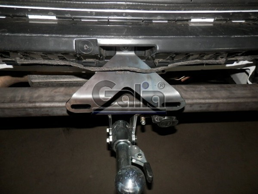 Фаркоп оцинкованный Galia B021C для BMW 3-Series 2011- седан/универсал, BMW 1-Series 2011-, (паспорт и сертификат в комплекте)(без электрики)