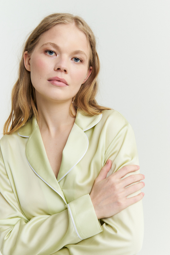 Блуза из тенселя с кантом лайм