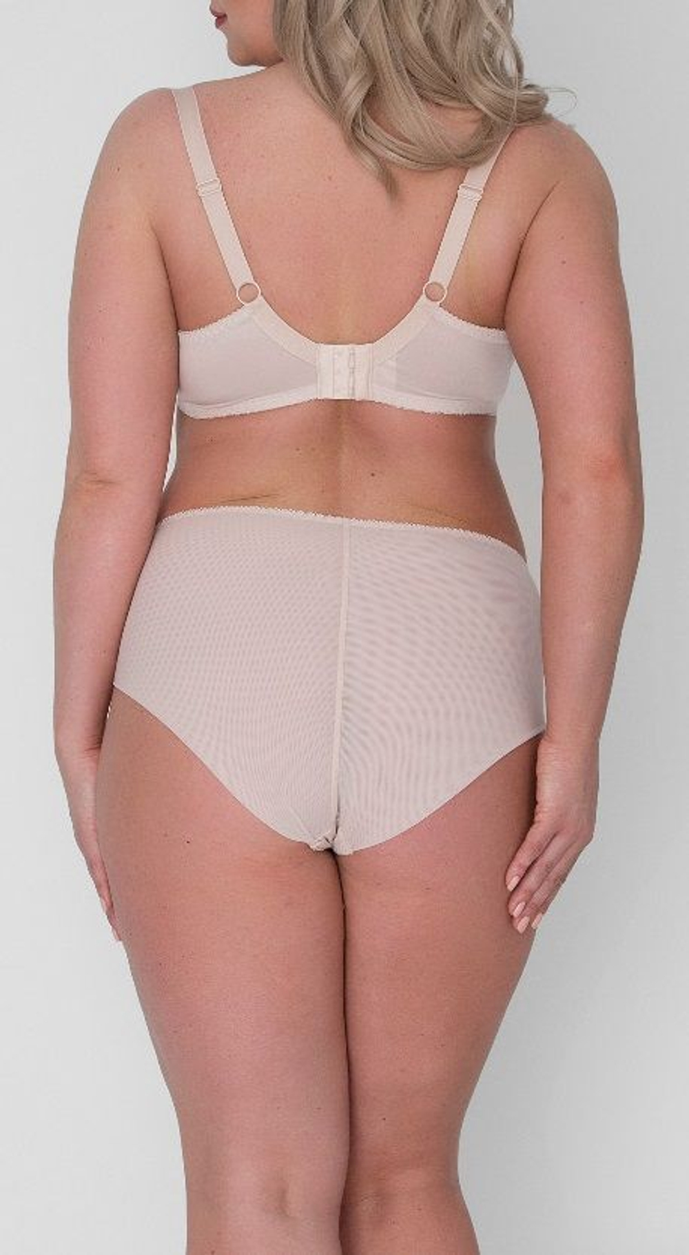 Женские трусики-слипы из ткани с тиснением (Размер: M) (Цвет: телесный)