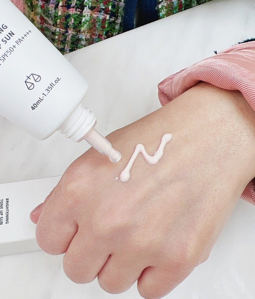 Lagom Brightening Tone Up Sun SPF 50+ PA++++ осветляющий солнцезащитный крем