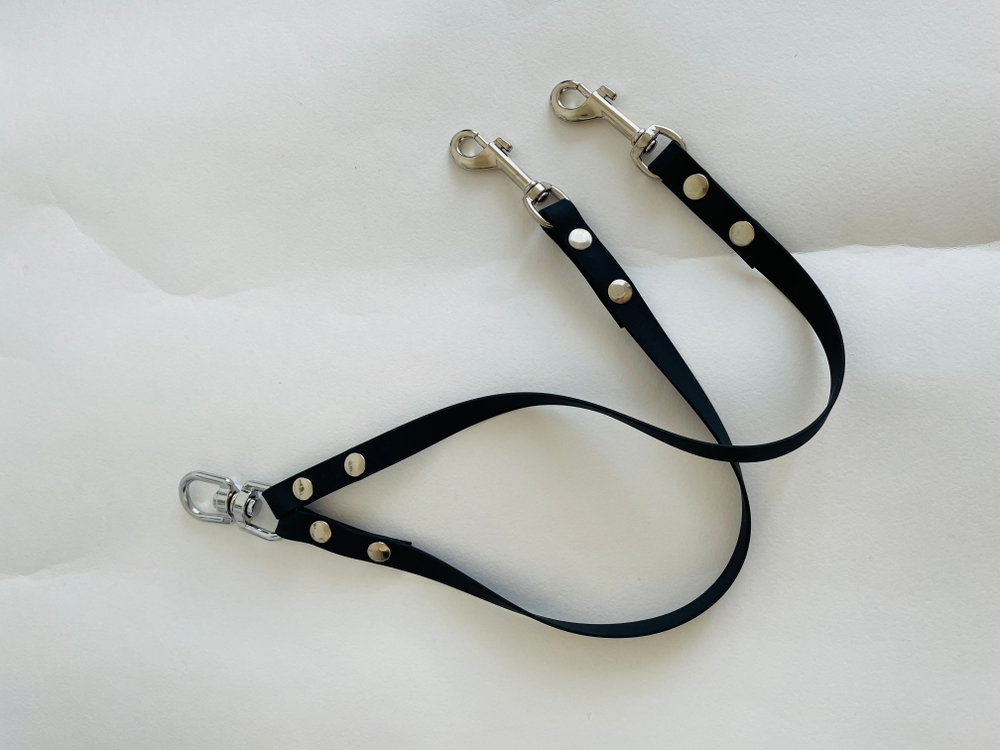 Сворка для двух собак с вертлюгом из Чехии, Биотан , водонепроницаемый. 15 мм, 50 см.