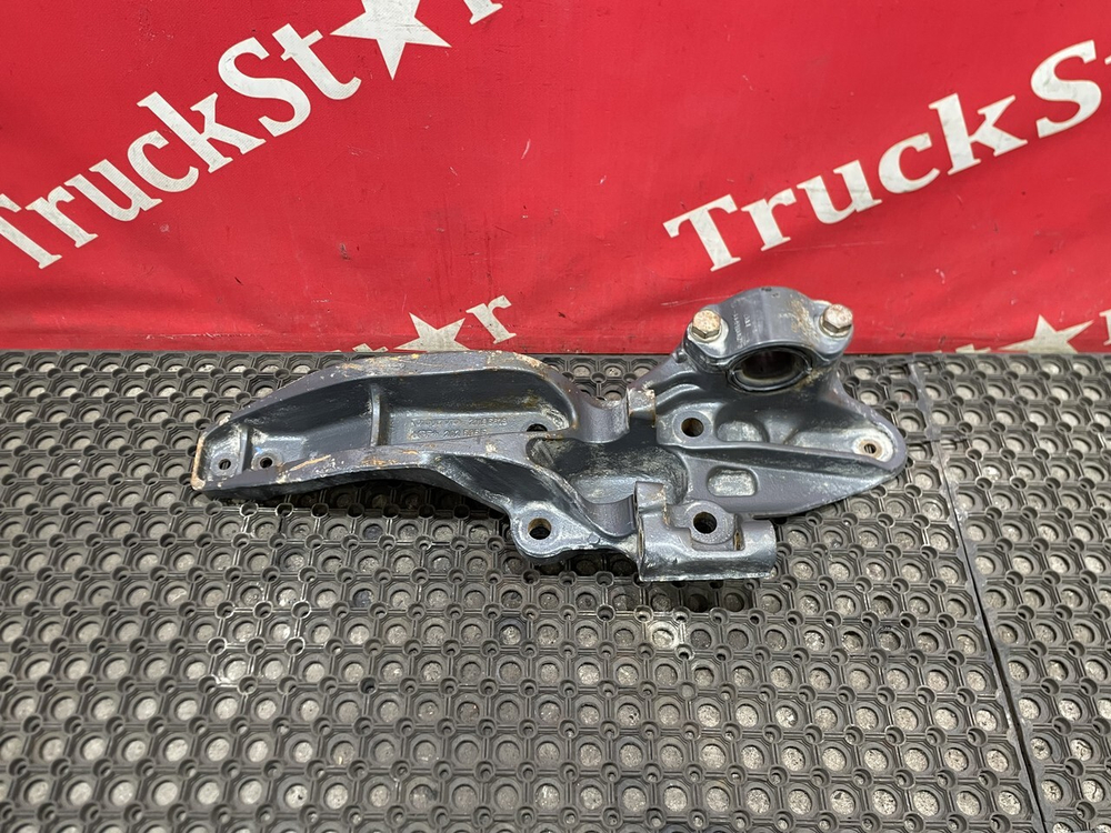 Кронштейн пневморессоры левый 2018 г.