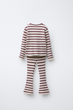 ZARA КОМПЛЕКТ ИЗ ФУТБОЛКИ И РАСКЛЕШЕННЫХ ЛЕГИНСОВ В РУБЧИК В ПОЛОСКУ, БУРГУНДИ