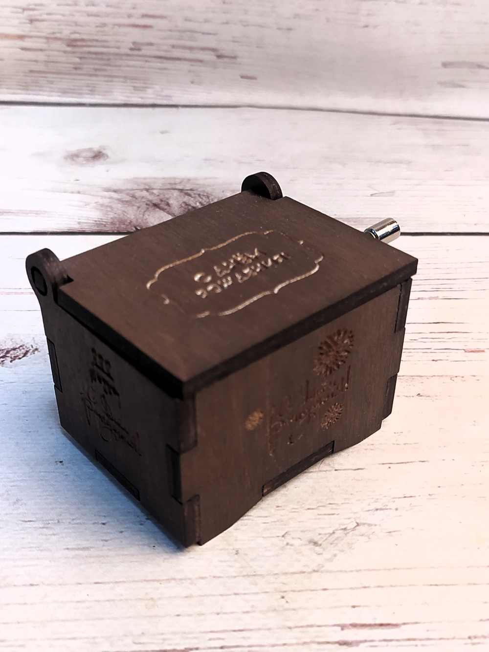 Музыкальная деревянная шкатулка-шарманка из фанеры С ДНЁМ РОЖДЕНИЯ тонировка дуб