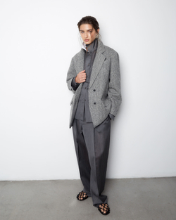 Пальто-жакет из шерсти елочка серый