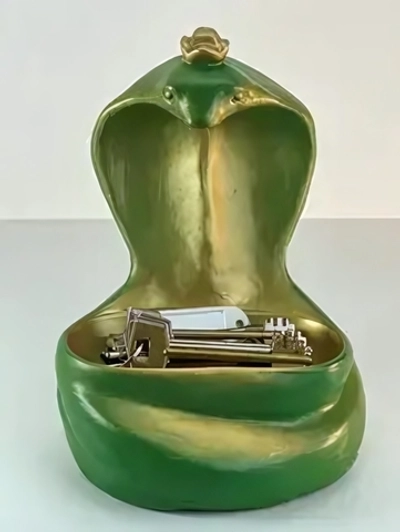 Статуэтка-подставка для мелочей 22*16см «Змея» (зеленая)