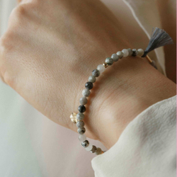 браслет из корунда с золотым мятым листом