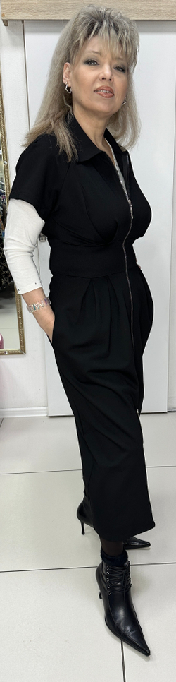 Черное платье на молнии с кармашками