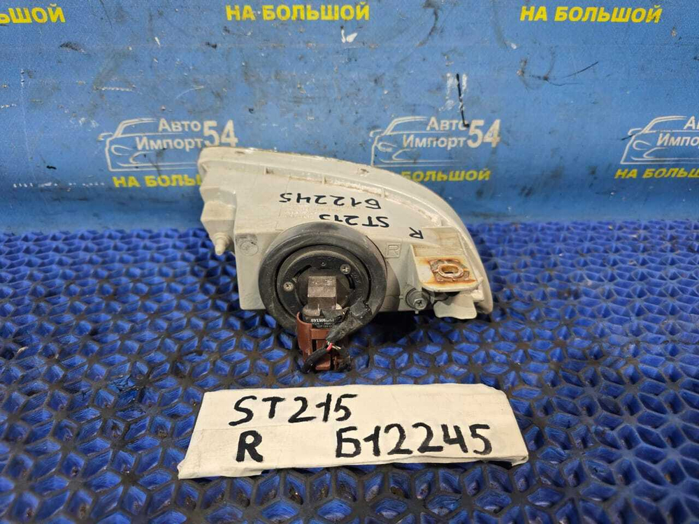 Туманка правая TOYOTA CALDINA 1999-2002