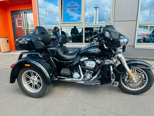 HARLEY-DAVIDSON FLHXTCUTG TriGlide 107