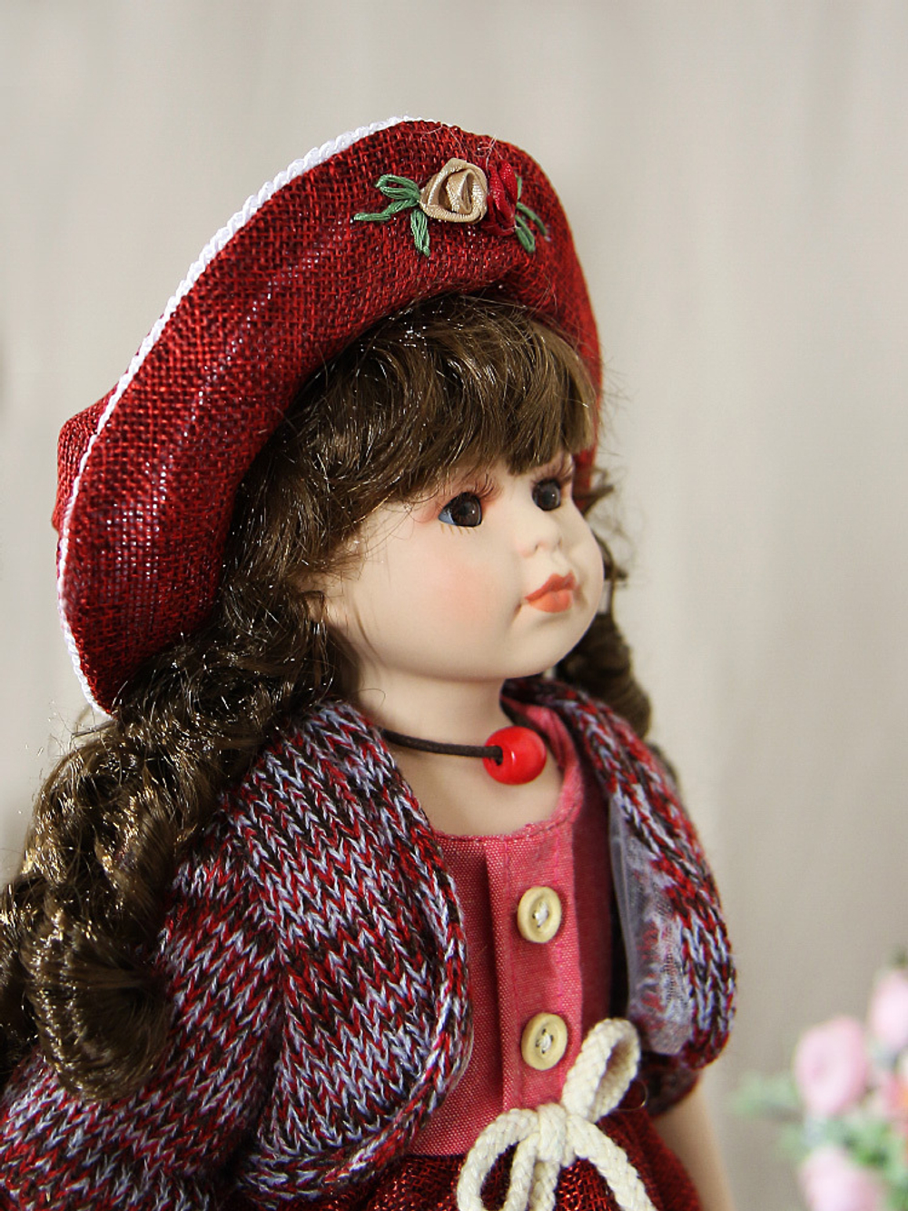 Кукла фарфоровая 16' на подставке