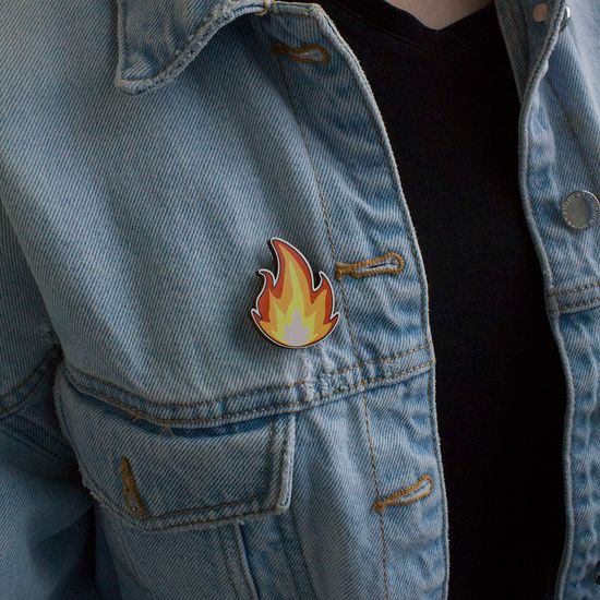 Значок деревянный (брошь) Огонь Тепло. Fire Pin