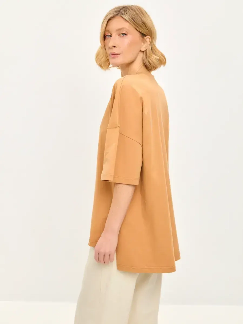 Футболка удлиненная с разрезами оверсайз голд