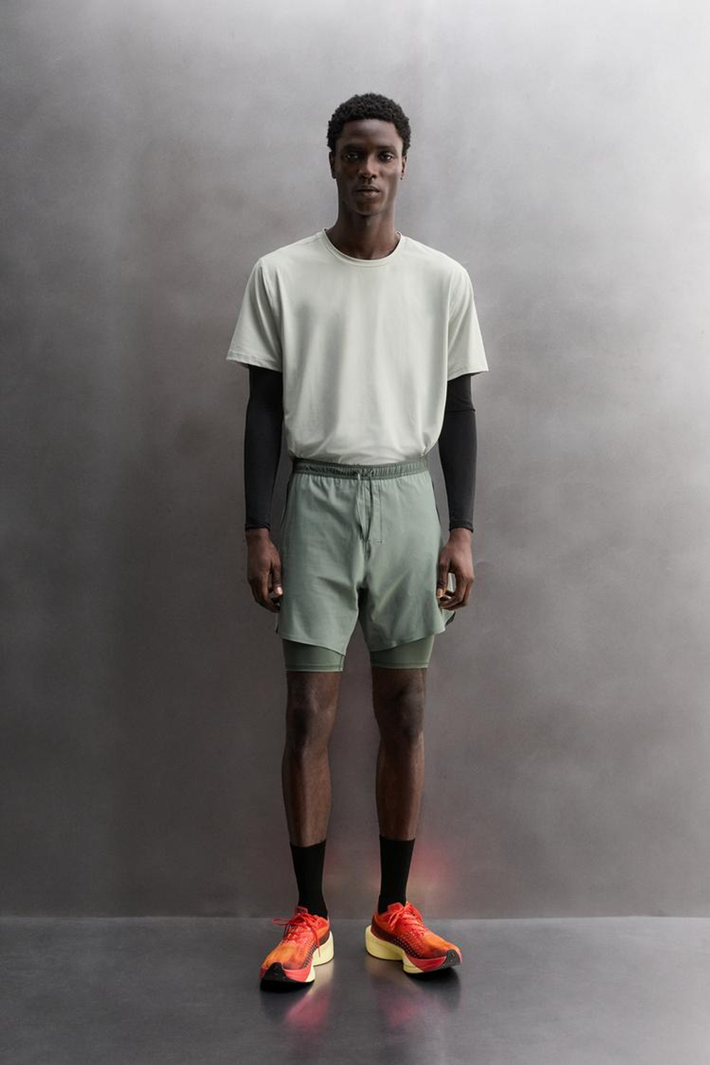 ZARA БАЗОВЫЕ СПОРТИВНЫЕ ШОРТЫ 2 В 1, ЛИНЯЛЫЙ ЗЕЛЕНЫЙ