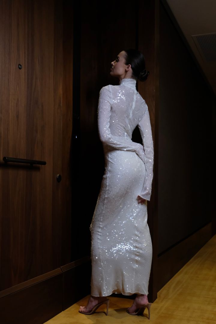 Платье закрытое с пайетками