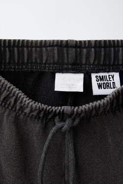 ZARA ШОРТЫ ИЗ МЯГКОЙ ТКАНИ С ЭФФЕКТОМ ПОТЕРТОСТИ «СМАЙЛИК»®, АНТРАЦИТОВО-СЕРЫЙ