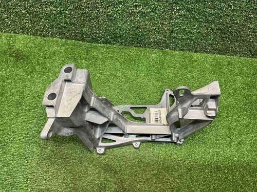 Кронштейн фары левый Mercedes C W205 (2014-2023)