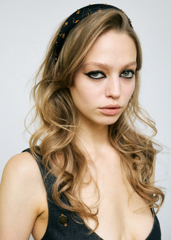 Черный ободок с цветами