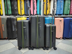 Чемодан Средний (М) полипропилен "Mironpan" съёмные колёса