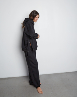 Комплект: толстовка и брюки из футера на кнопках черный