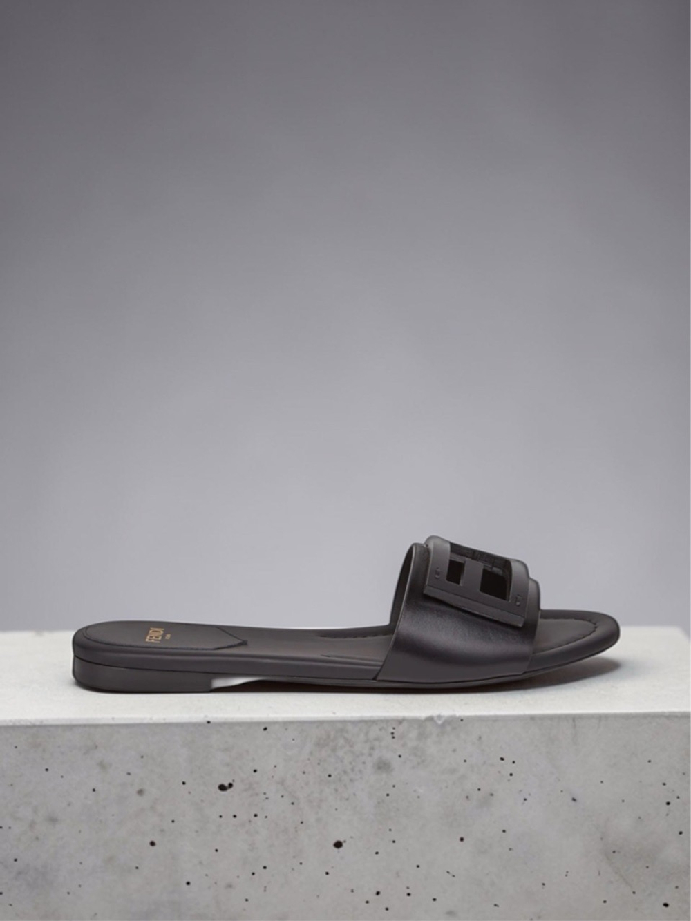 Шлёпанцы Fendi