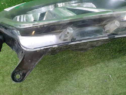 Битая Фара правая Renault Logan 2 Sandero 2 (2014-2018) галоген