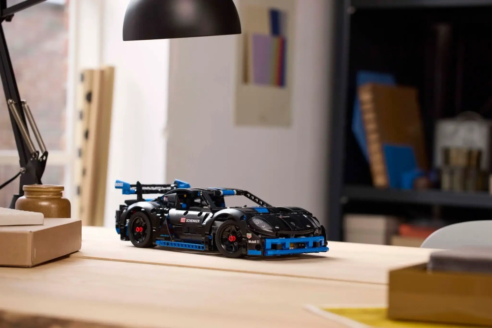Конструктор LEGO Technic 42176 Гоночный автомобиль Porsche GT4 e-Performance