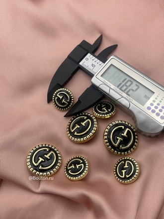 Пуговицы Гучч. золотистые с черной эмалью