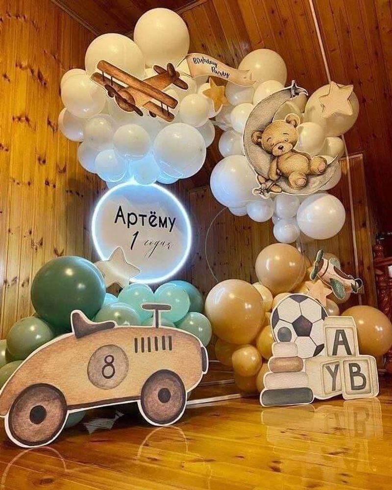 Фотозона Ретро автомобиль и футбольный мяч
