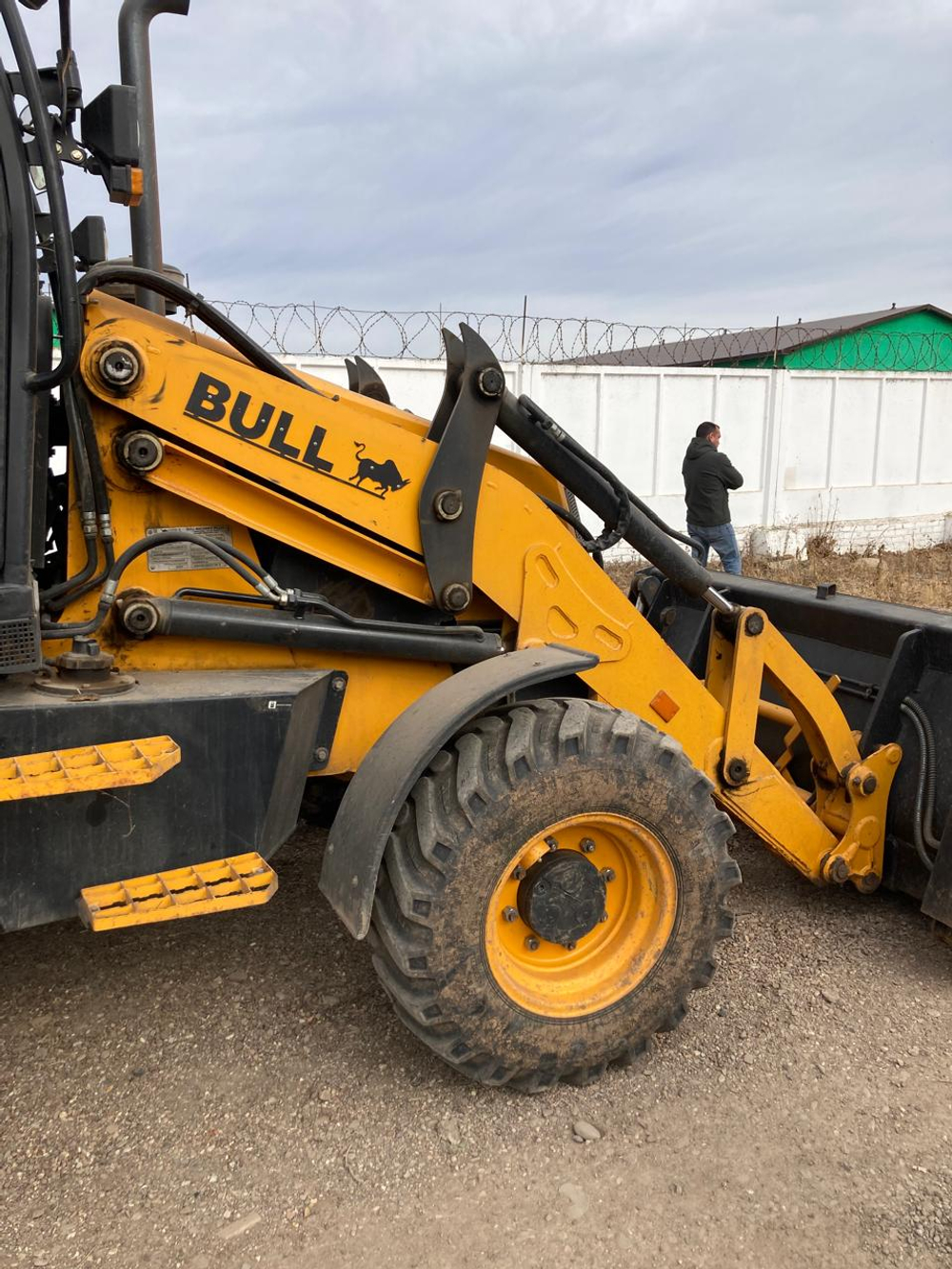 Bull HD-100 Экскаватор-погрузчик HD-100 (Дизельный, 4,4 л, 101 л.с., АТ)