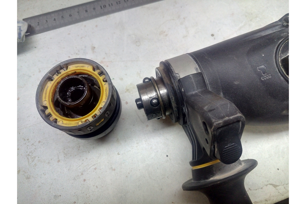 Перфоратор DEWALT D25144 K, 900 Вт