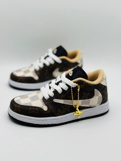 Детские кроссовки Nike LV