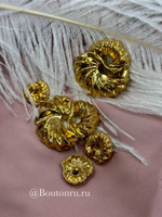 Пуговицы золотистые рельефные неровной формы