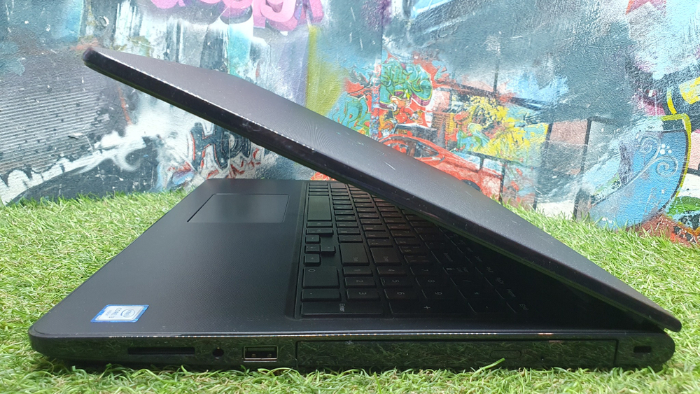 Ноутбук Dell i3-6/16Gb/vostro 15 p63f002/Windows 10