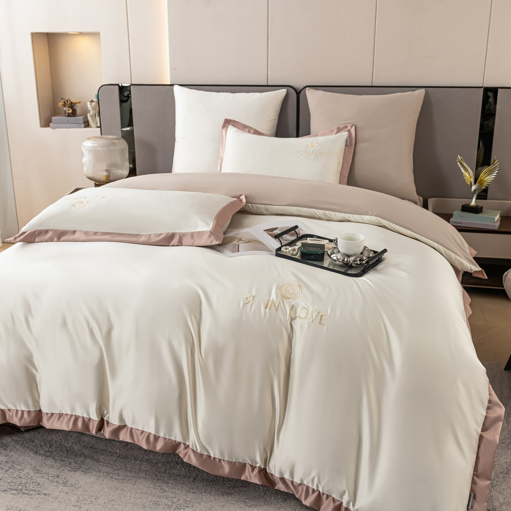 Комплект постельного белья Сатин-Шелк Я IN LOVE на резинке LVR013