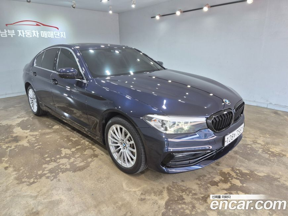 BMW 5 Series (G30) 520i Luxury (02.2020)