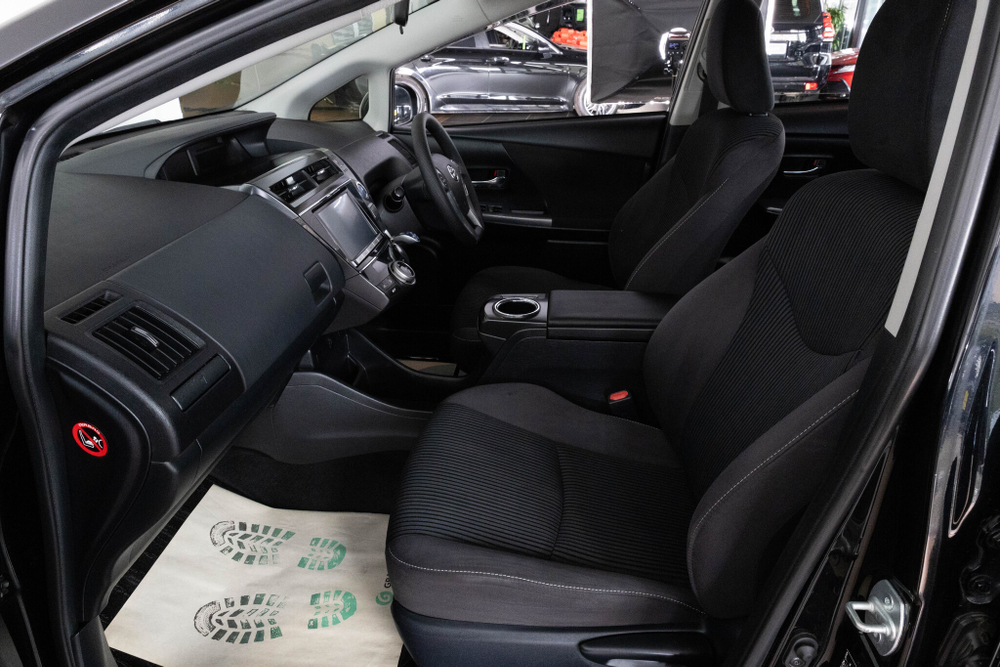 Toyota Prius Alpha, 2016 год