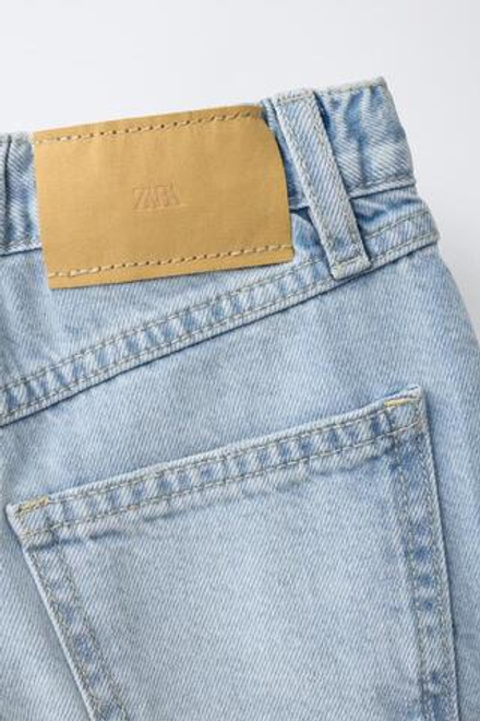 ZARA ДЖИНСОВЫЕ ШОРТЫ С НАШИВКАМИ «СЕРДЦА», ГОЛУБОЙ