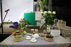 Кружка большая фарфоровая c берестой и с цитатами Чехова. Chekhov forever.