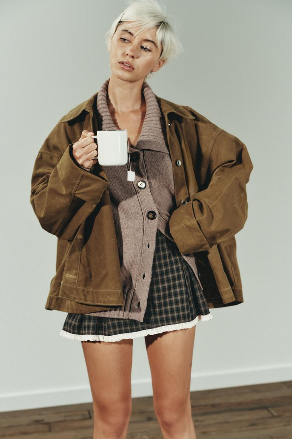 ZARA КУРТКА-НАКИДКА ИЗ ВОЩЕНОЙ ТКАНИ, ОХРА