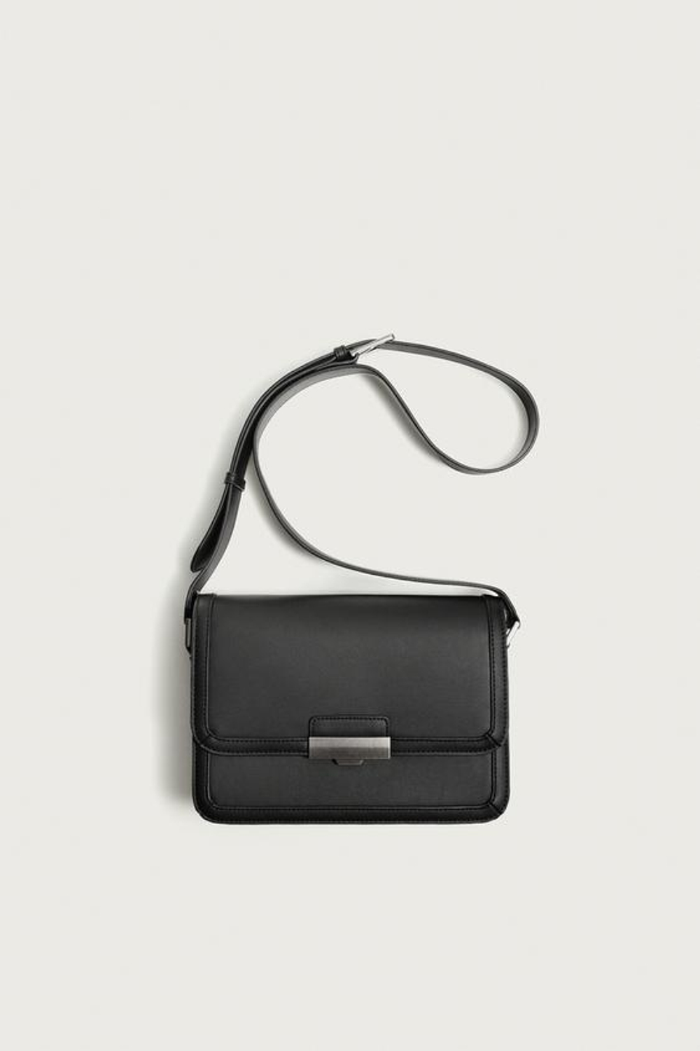 ZARA СУМКА С МЕТАЛЛИЧЕСКОЙ ДЕТАЛЬЮ, ЧЕРНЫЙ