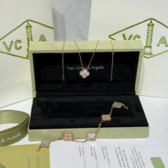 Подвеска Van Cleef &amp; Arpels Alhambra