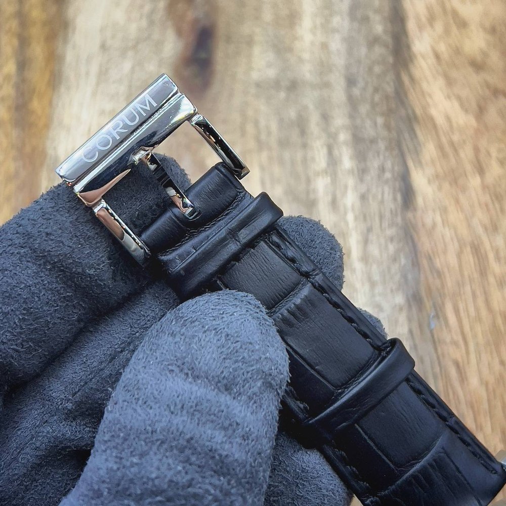 Часы Corum